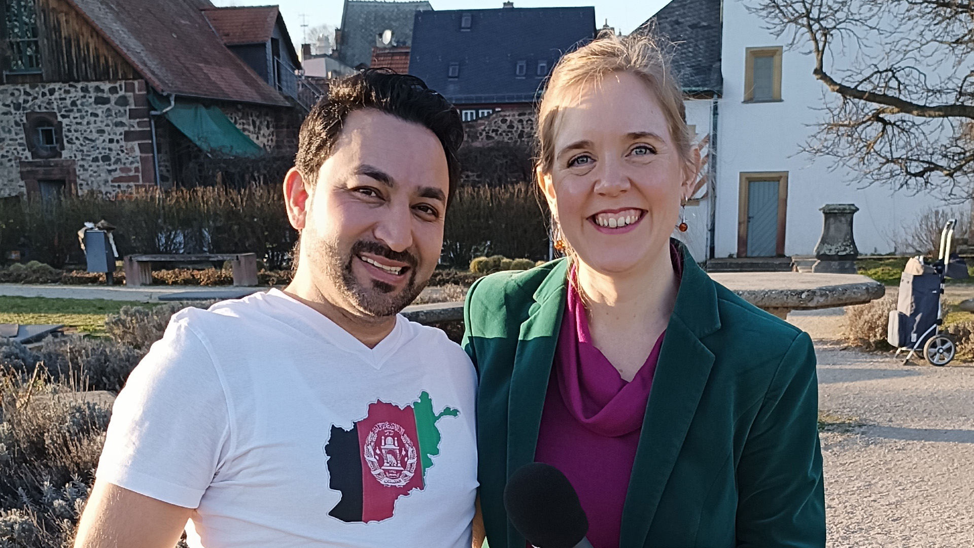 Parwiz Rahimi und Marie beim Interview im Höchster Schloss